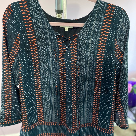 Skies are Blue ☁️💙coral and navy blue print. - Picture 2 of 5